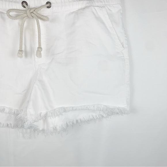 Aerie White Distressed Boyfriend Shorts - Picture 4 of 7